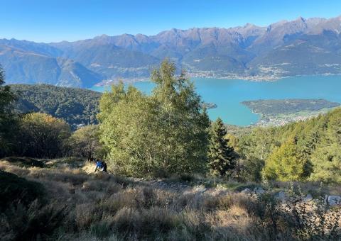 Veduta dell'Alto lago e del laghetto di Piona 