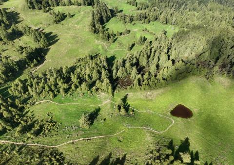 Veduta aerea del sentiero verso Laghitt 